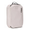 Saculet de depozitare cu 2 compartimente Thule Compression Packing Cube mediu, alb